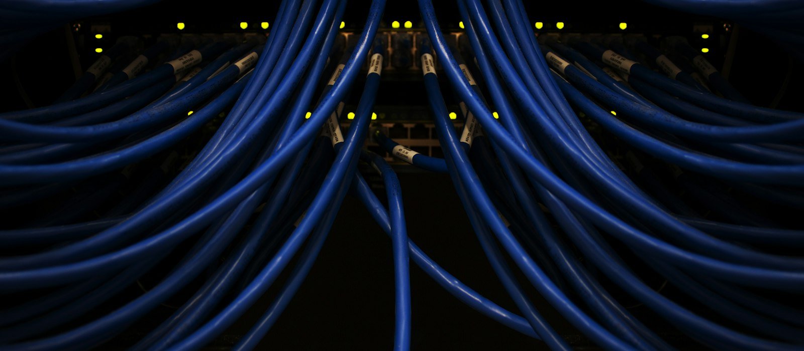 Internet Leased Line (ILL) vs Business Broadband: Why Dedicated Bandwidth Matters